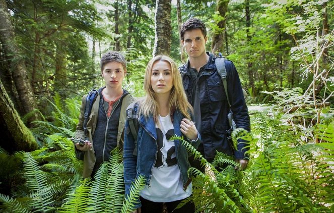 The Hunters - Film - Keenan Tracey, Alexa PenaVega, Robbie Amell