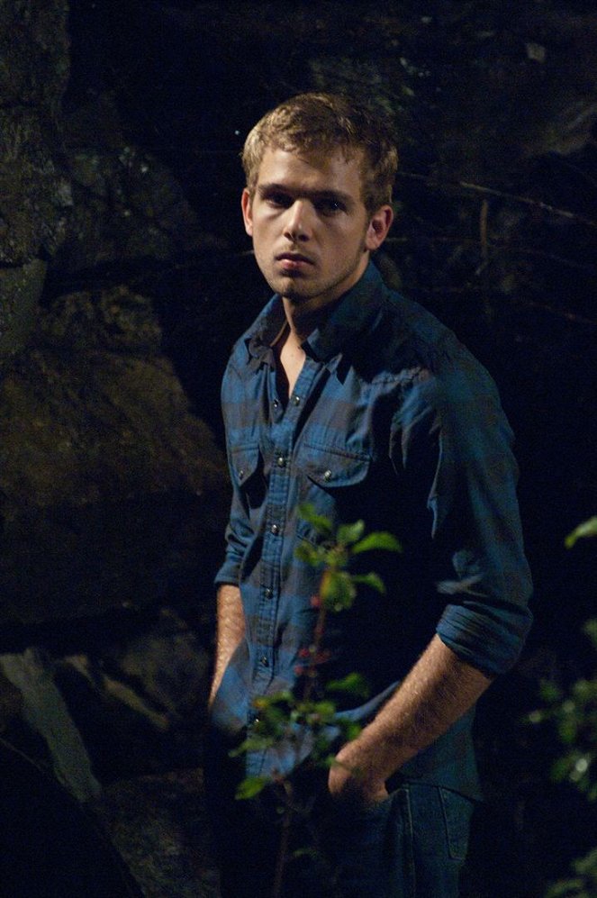 House at the End of the Street - Photos - Max Thieriot