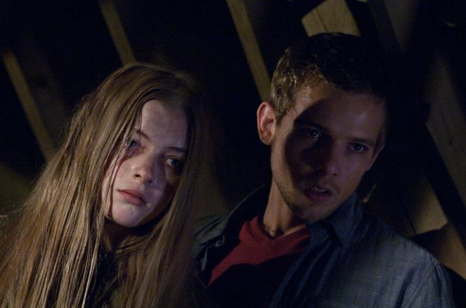 House at the End of the Street - Van film - Eva Link, Max Thieriot