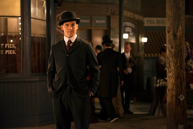 Murdoch Mysteries - Unfinished Business - Photos - Giacomo Gianniotti