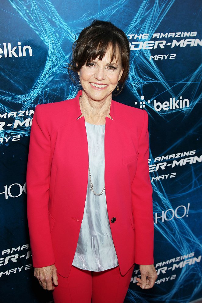 Amazing Spider-Man - Tapahtumista - Sally Field