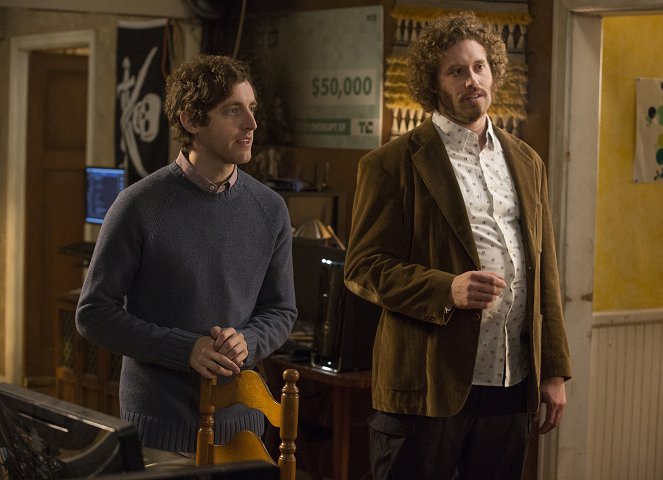 Silicon Valley - The Empty Chair - Photos - Thomas Middleditch, T.J. Miller
