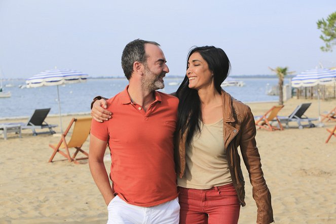 Hôtel de la plage - De la película - Bruno Solo, Fatima Adoum