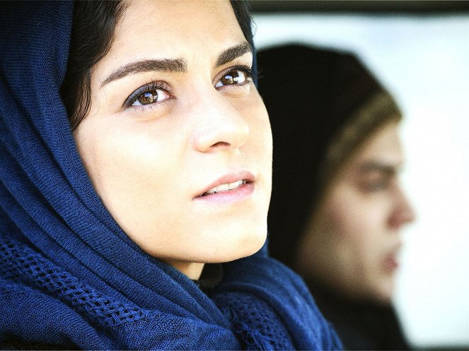 Aynehaye Rooberoo - Van film - Qazal Shakeri