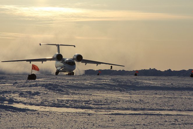 North Pole Ice Airport - Do filme