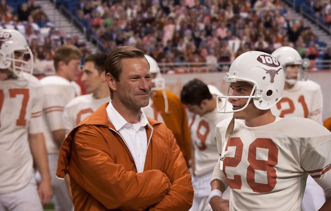 My All-American - De la película - Aaron Eckhart, Finn Wittrock