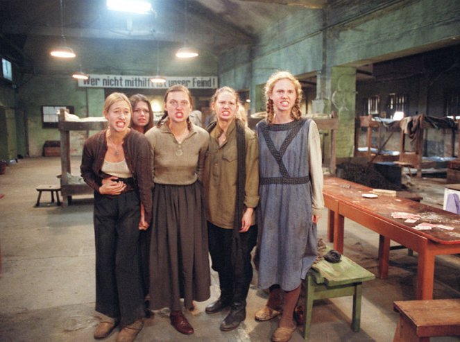 Das letzte Versteck - Filmfotos - Agnieszka Piwowarska, Cosma Shiva Hagen, Johanna Wokalek