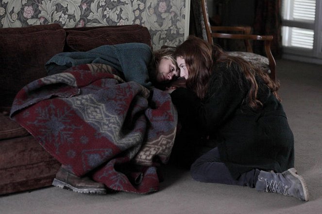 The Returned - Esther - Filmfotos - Anne Consigny, Jenna Thiam
