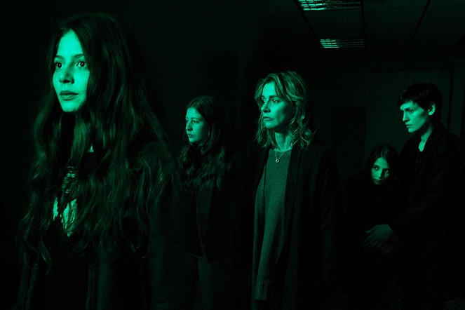 Les Revenants - Season 2 - Film - Jenna Thiam, Yara Pilartz, Anne Consigny, Brune Martin, Clotilde Hesme
