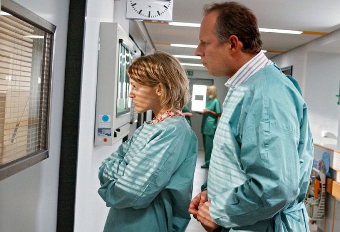 Tatort - Season 37 - Sternenkinder - Photos - Caroline Scholze, Axel Milberg