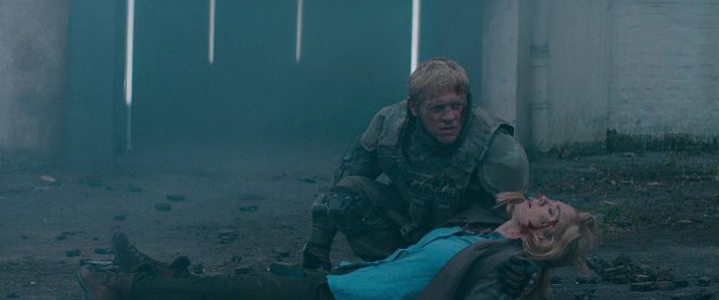 Kill Command - Van film - Thure Lindhardt, Vanessa Kirby
