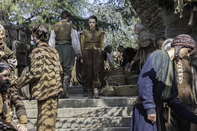 Game of Thrones - Season 6 - The Broken Man - Photos - Maisie Williams