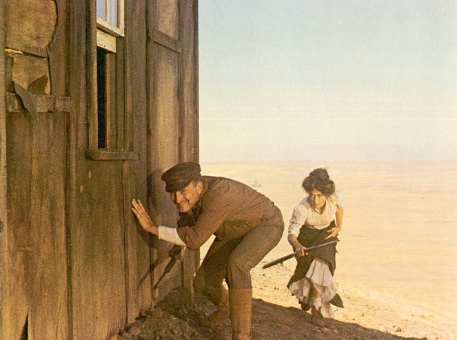 Oklahoma Crude - Filmfotók - George C. Scott, Faye Dunaway