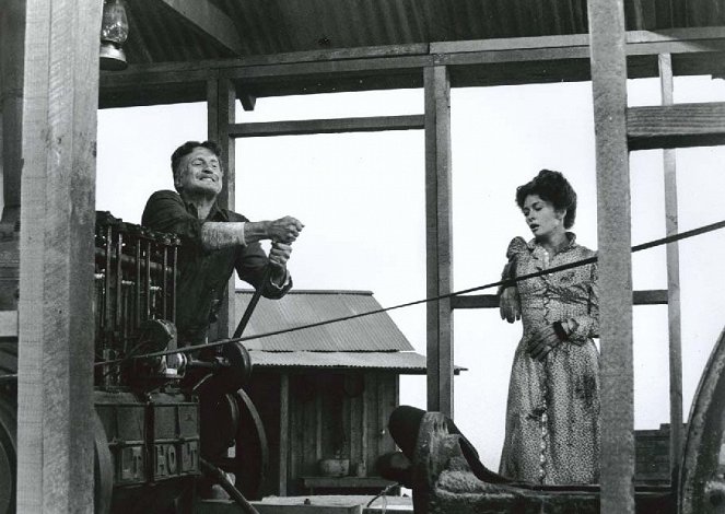 Vihan lähde - Kuvat elokuvasta - George C. Scott, Faye Dunaway