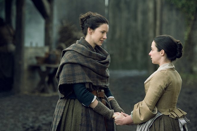 Outlander - Die Highland-Saga - Im Fuchsbau - Filmfotos - Caitríona Balfe, Laura Donnelly