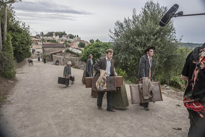 The Durrells in Corfu - Episode 1 - Making of - Milo Parker, Keeley Hawes, Callum Woodhouse, Josh O'Connor