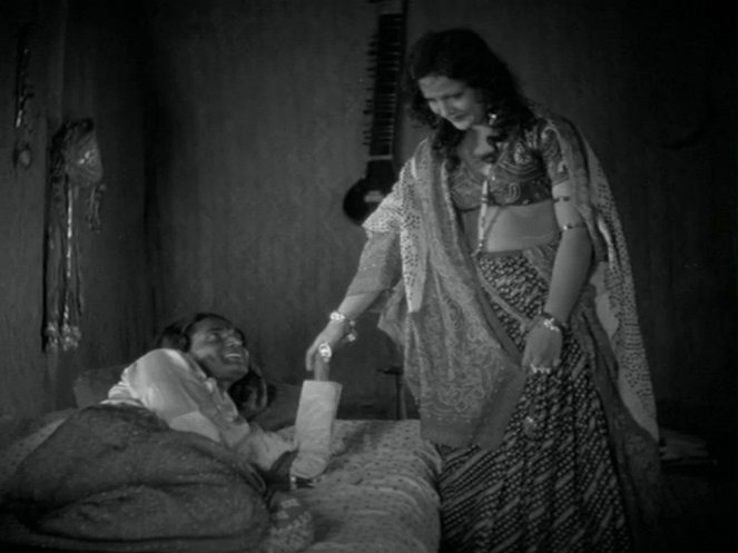 Schicksalswürfel - Filmfotos - Charu Roy, Seeta Devi