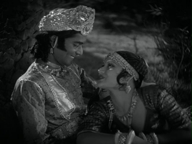 Prapancha Pash - Kuvat elokuvasta - Charu Roy, Seeta Devi