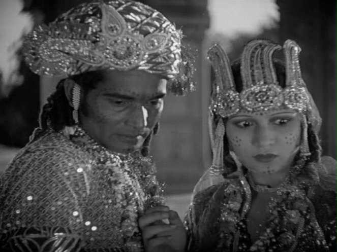 Prapancha Pash - Kuvat elokuvasta - Charu Roy, Seeta Devi