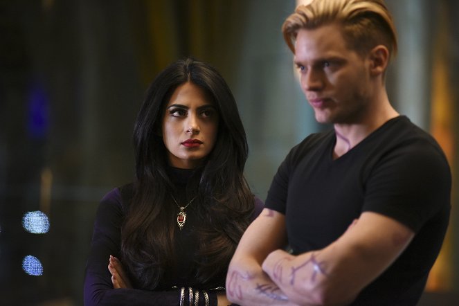 Shadowhunters: The Mortal Instruments - Rise Up - Photos - Emeraude Toubia