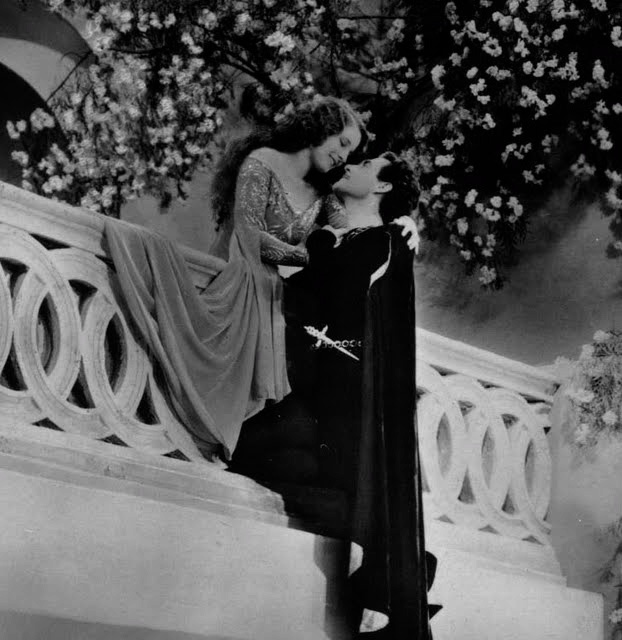 Hollywood revü - Filmfotók - Norma Shearer, John Gilbert