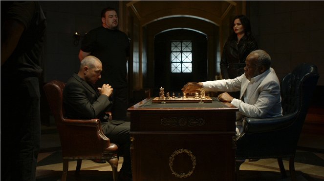 Checkmate - De la película - Vinnie Jones, Danny Glover, Katrina Law
