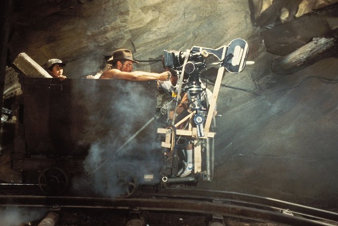 Indiana Jones e o Templo Perdido - De filmagens - Ke Huy Quan, Harrison Ford