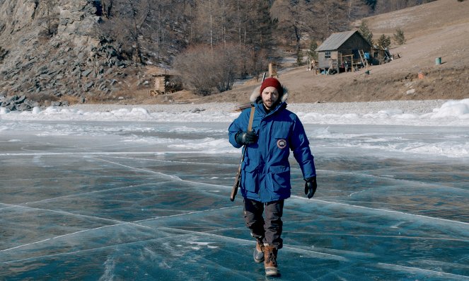 Dans les forêts de Sibérie - Van film - Raphaël Personnaz
