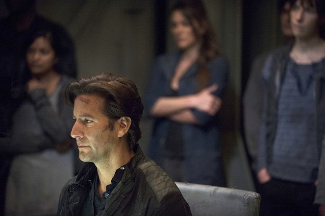 The 100 - We Are Grounders: Part 1 - Photos - Henry Ian Cusick