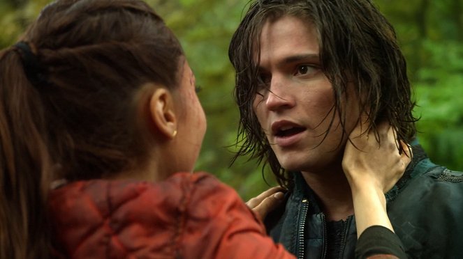 The 100 - Twilight's Last Gleaming - Photos - Thomas McDonell