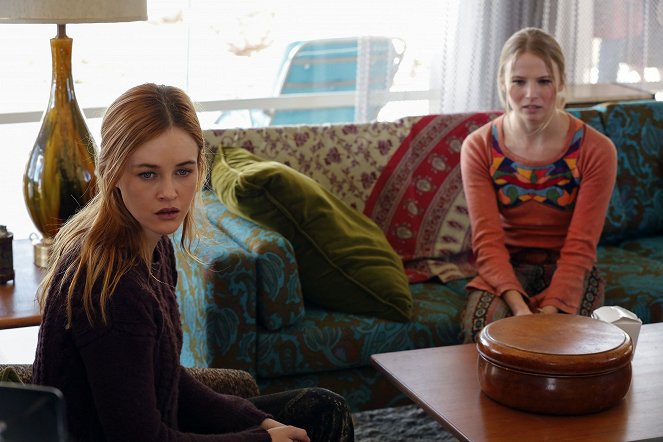 Aquarius - Season 2 - Why Don't We Do It in the Road - Photos - Ambyr Childers