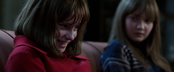 The Conjuring 2 - Photos - Madison Wolfe, Lauren Esposito