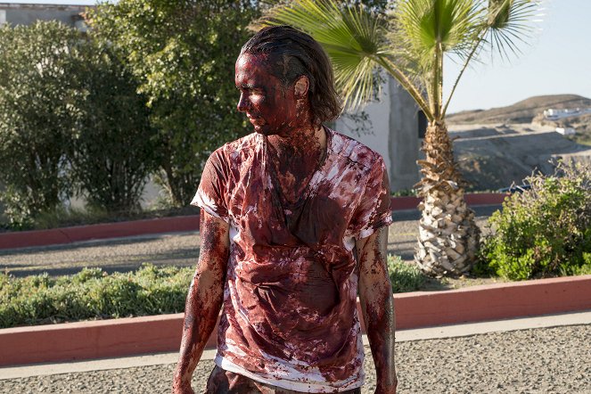 Fear the Walking Dead - Blood in the Streets - Photos - Frank Dillane