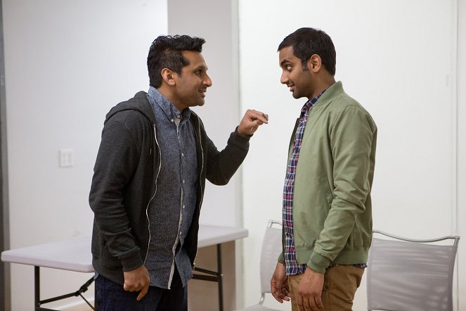Master of None - Season 1 - Photos - Ravi Patel, Aziz Ansari