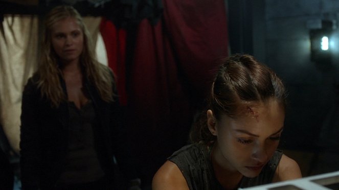 The 100 - Season 1 - O guardião da irmã - Do filme - Eliza Taylor, Lindsey Morgan