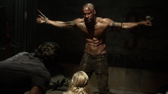 The 100 - Season 1 - Contents Under Pressure - Photos - Ricky Whittle