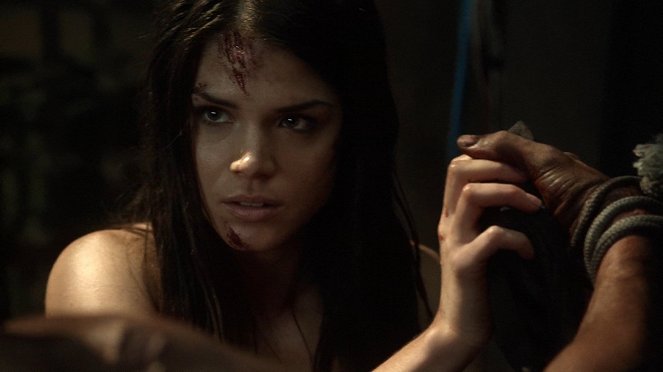 The 100 - Season 1 - Contents Under Pressure - Photos - Marie Avgeropoulos