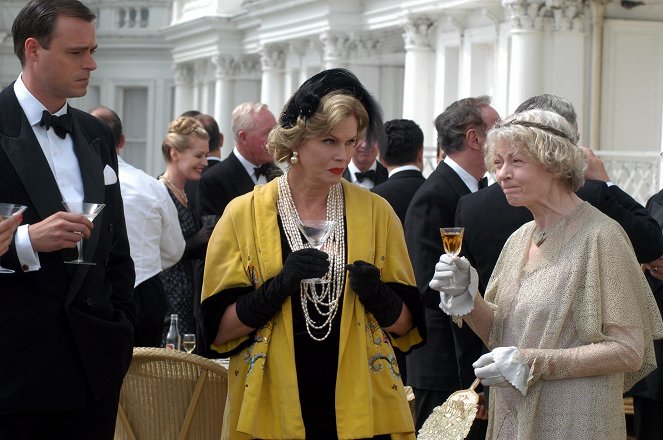 Agatha Christie: Slečna Marpleová - Mŕtva v knižnici - Z filmu - Joanna Lumley, Geraldine McEwan