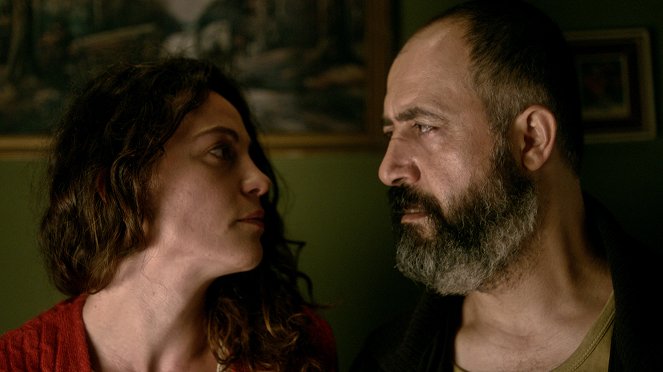 Abluka - Suspicions - De la película - Tülin Özen, Mehmet Özgür