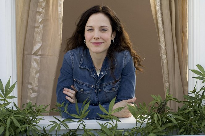 Weeds - Season 2 - Promo - Mary-Louise Parker