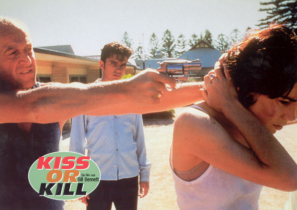Kiss or Kill - Cartões lobby