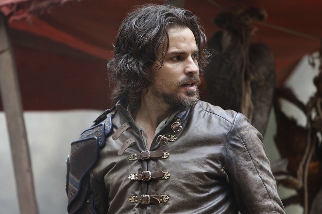 The Musketeers - Season 3 - Brothers in Arms - Photos - Santiago Cabrera