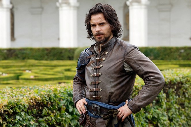 The Musketeers - Season 3 - To Play the King - Photos - Santiago Cabrera