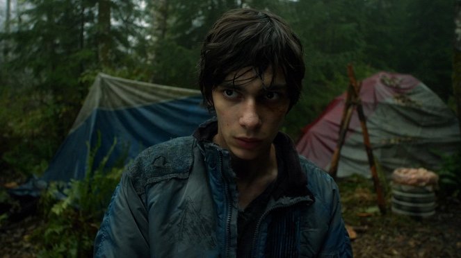 The 100 - Season 1 - Day Trip - Photos - Devon Bostick