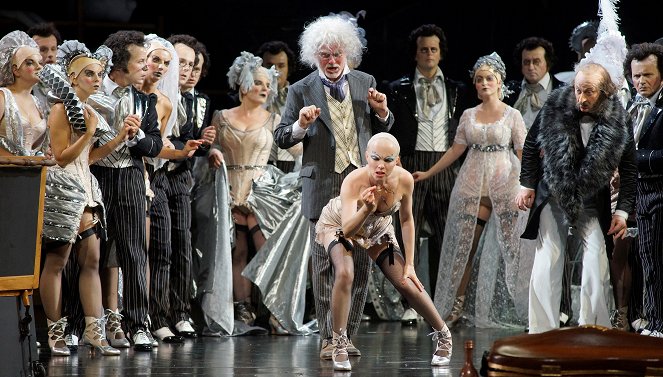 Hoffmanns Erzählungen: Phantastische Oper in fünf Akten von Jacques Offenbach - Photos