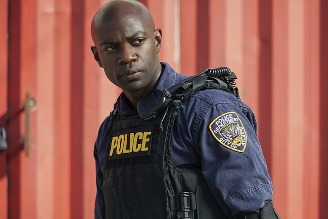 Containment - There Is a Crack in Everything - Van film - David Gyasi