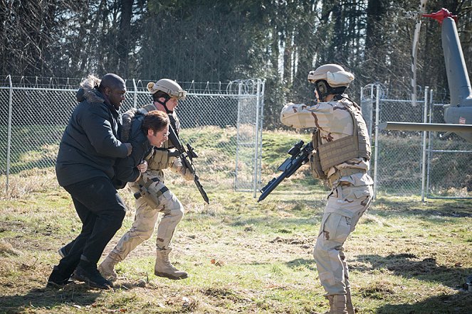 Zoo - Season 2 - The Day of the Beast - Photos - Nonso Anozie, Billy Burke