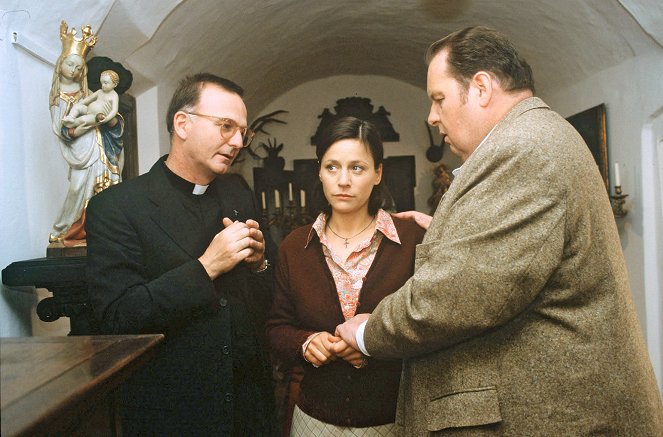 Der Bulle von Tölz - Mord im Kloster - De la película - Michael Lerchenberg, Jule Ronstedt, Ottfried Fischer
