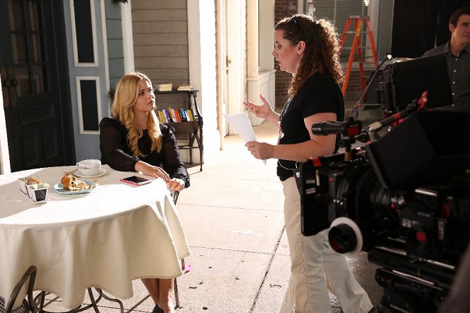 Pretty Little Liars - The Gloves Are On - Making of - Sasha Pieterse