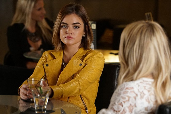 Pretty Little Liars - Where Somebody Waits for Me - Van film - Lucy Hale